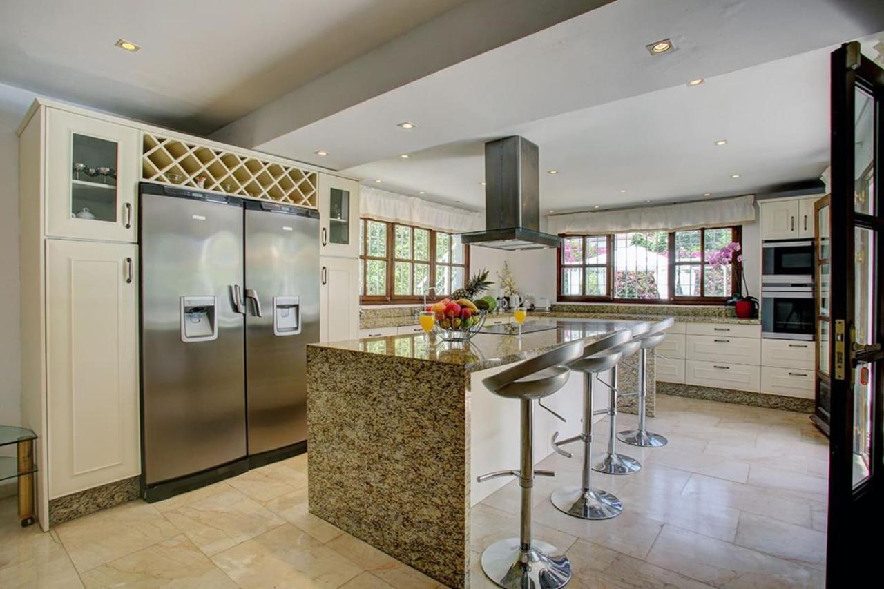 Exclusive Villa Las Palmeras Puerto Banus With Heated Private Swimming Pool, Marbella, Spain Eksteriør billede